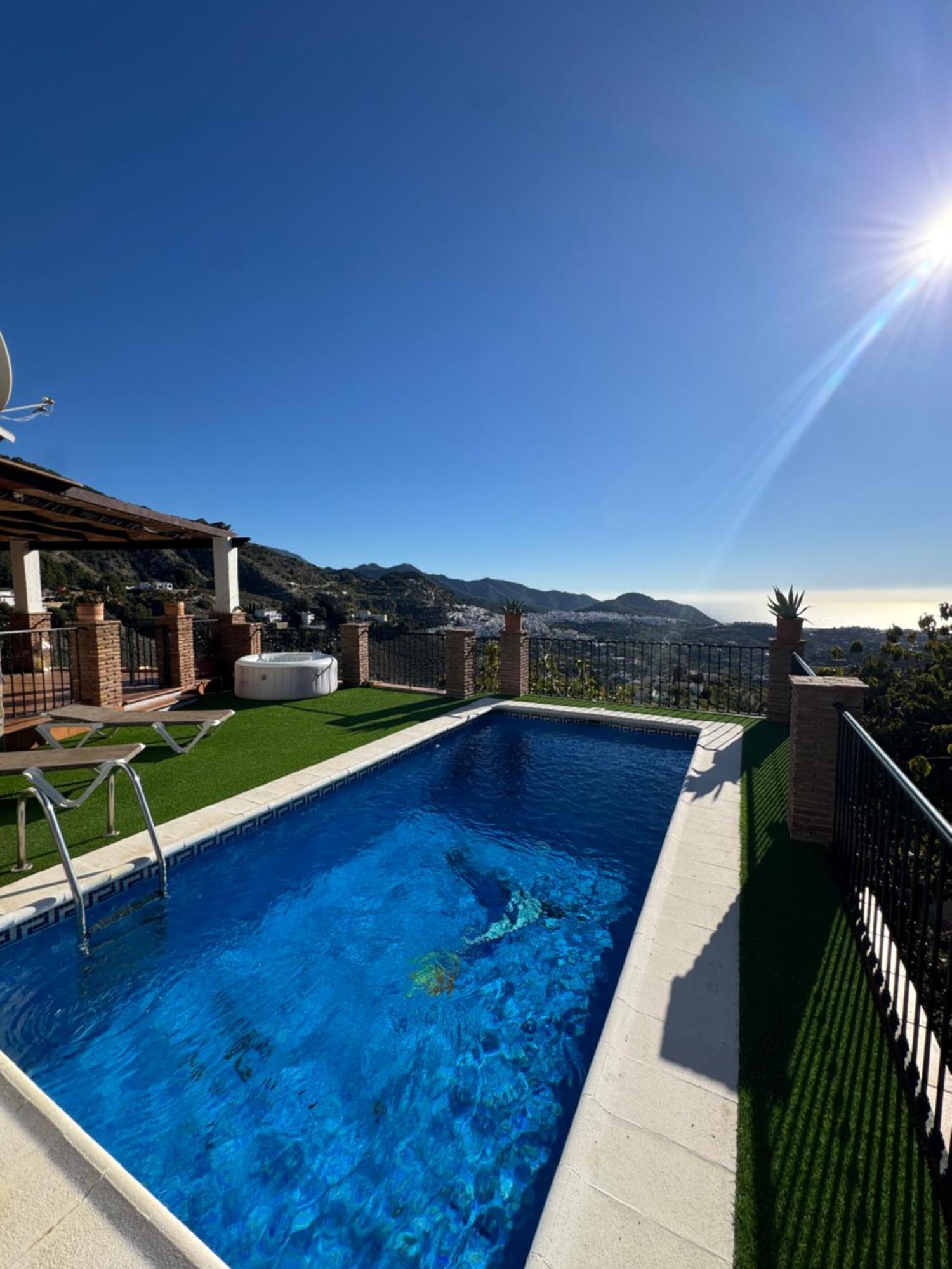 Villa En Frigiliana Con Piscina, Jacuzzi Y Espectaculares Vistas Exterior photo